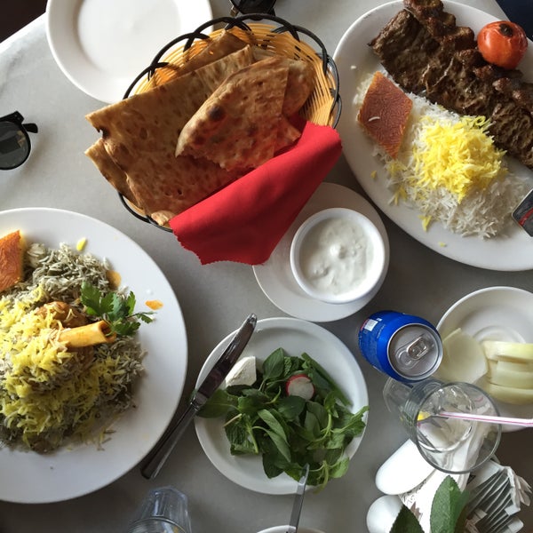 Das Foto wurde bei Iran Zamin Restaurant von Amin S. am 2/23/2015 aufgenommen