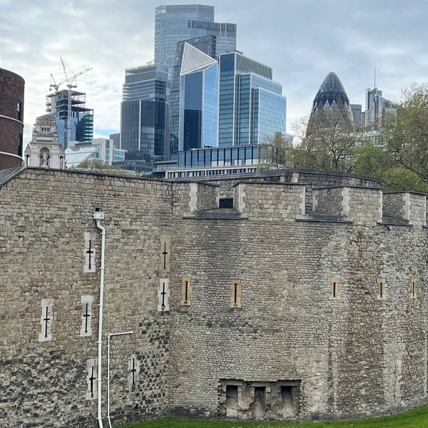 Foto diambil di Tower of London oleh Tommy H. pada 4/24/2024