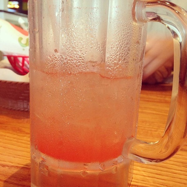 Photo taken at Chili&#39;s Grill &amp; Bar by Lizzy C. on 5/1/2014