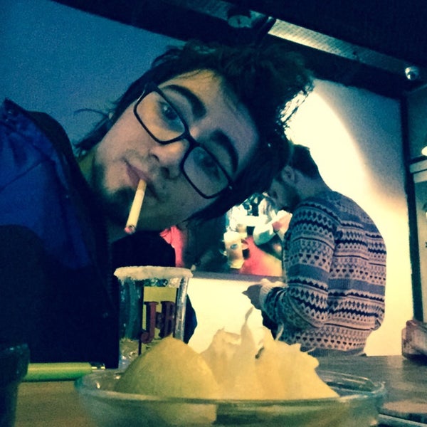 รูปภาพถ่ายที่ Uğrak Cafe &amp; Pub โดย Eser Ö. เมื่อ 1/26/2015