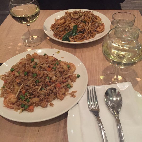 Снимок сделан в Uncle Ted&#39;s Modern Chinese Cuisine пользователем Maria L. 3/14/2015
