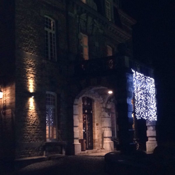 รูปภาพถ่ายที่ Château de la Poste โดย Axelle R. เมื่อ 12/31/2014