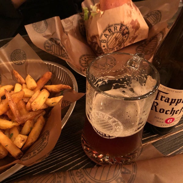 3/5/2019 tarihinde Dan S.ziyaretçi tarafından Barrels Burgers &amp; Beer'de çekilen fotoğraf