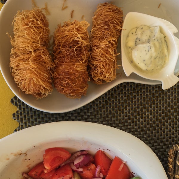 8/30/2017 tarihinde Cenk O.ziyaretçi tarafından Sarıhoş Restaurant'de çekilen fotoğraf