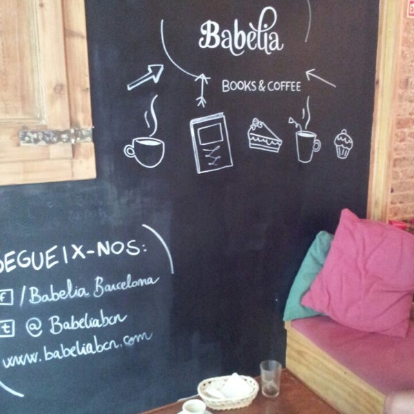 Foto diambil di Babèlia Books &amp; Coffee oleh Joseba K. pada 9/18/2013