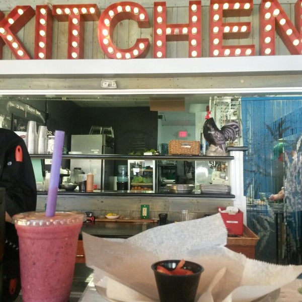 Foto tirada no(a) Green Spot Kitchen por Kla P. em 6/11/2014