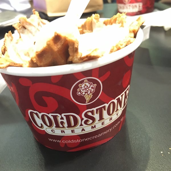 Photo taken at Cold Stone Creamery by Terence T. on 7/13/2016