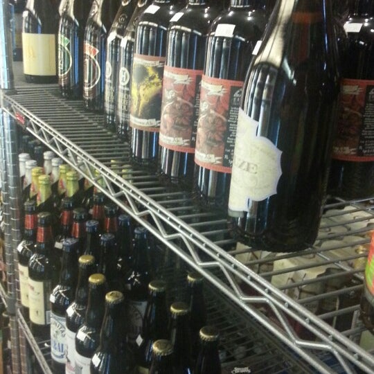 12/21/2013에 lonny k.님이 Corner Stone Craft Beer &amp; Wine에서 찍은 사진