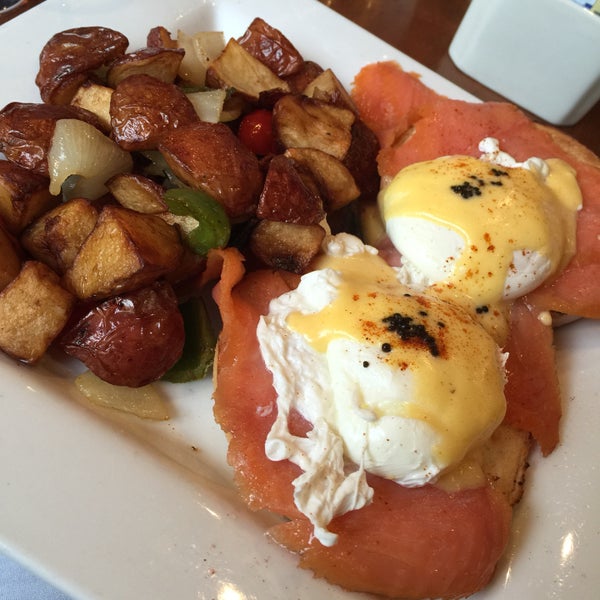 Try the smoked salmon Benedict on a bagel with caviar hollandaise.