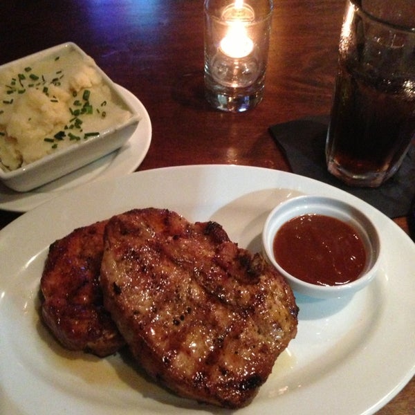 Photo prise au 5 Napkin Grill par Jay T. le5/18/2013