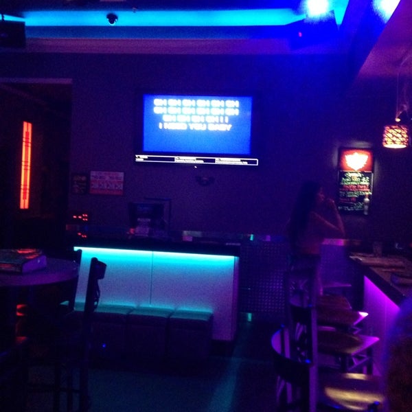 Das Foto wurde bei Sing Sing Karaoke - Miami Beach von Jay T. am 10/30/2013 aufgenommen