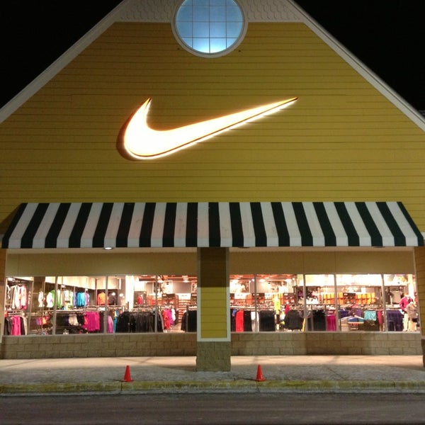 nike outlet howell hours