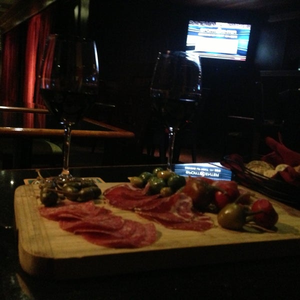 Foto scattata a Equus Restaurant &amp; Loungebar da Ray S. il 3/19/2014