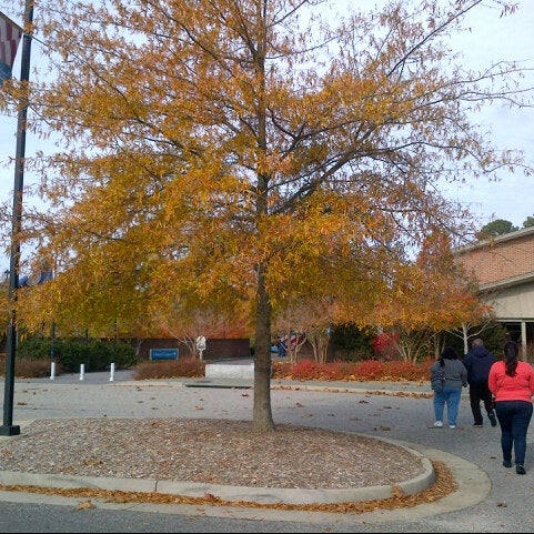 Photo taken at Colonial Williamsburg Regional Visitor Center by E M. on 11/18/2012