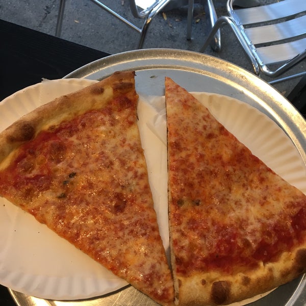 10/14/2017에 Mike B.님이 Marinara Pizza에서 찍은 사진
