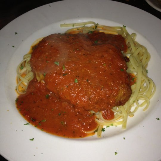 Снимок сделан в Sardella&#39;s Italian Restaurant пользователем Mike B. 10/9/2012
