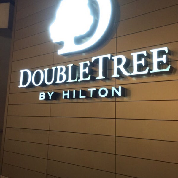 Photo taken at DoubleTree by Hilton London - Victoria by Julio A. on 6/22/2016