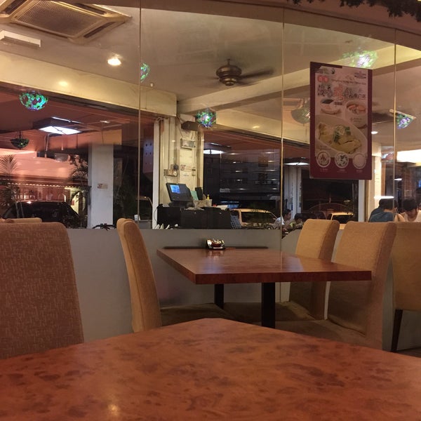 Photo taken at Tsim Tung Hong Kong Restaurant (尖東香港茶餐廰) by Lier*** on 1/9/2015