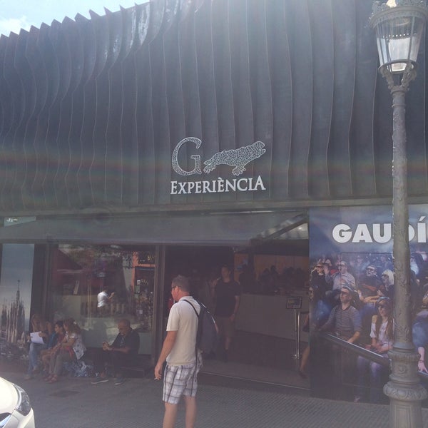 รูปภาพถ่ายที่ Gaudí Experiència โดย Gustavo D. เมื่อ 8/30/2015
