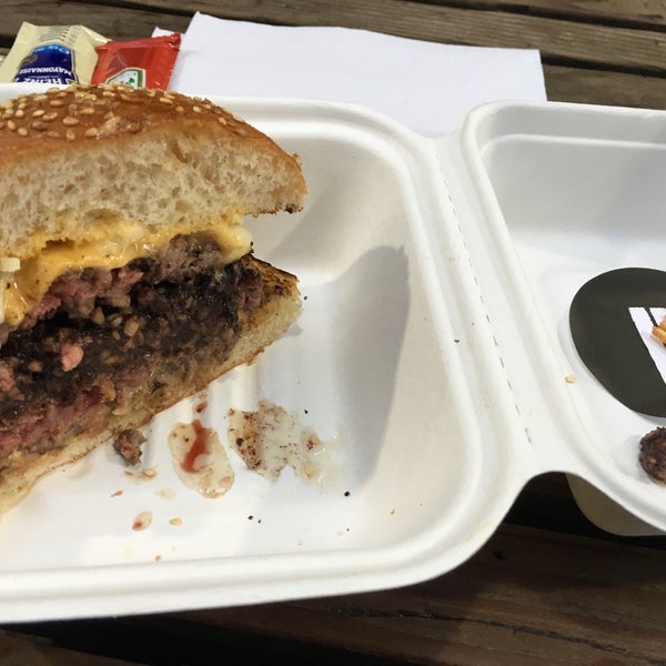 9/4/2016にTom G.がBleecker Burgerで撮った写真