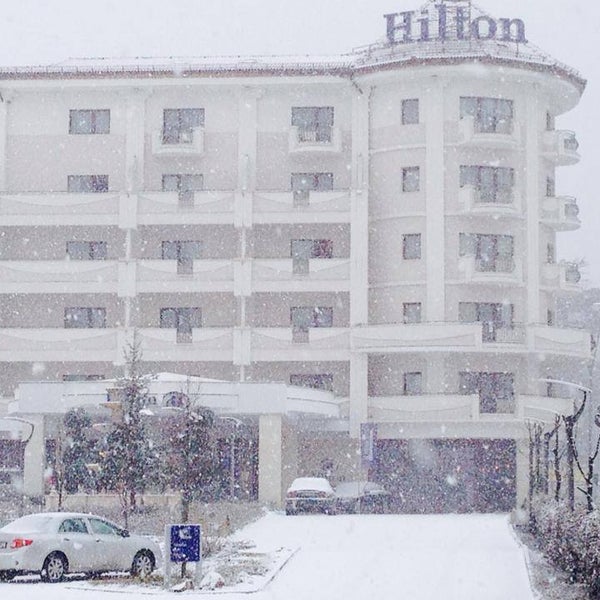 Das Foto wurde bei Hilton Sibiu von Adrian O. am 12/13/2013 aufgenommen