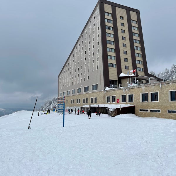 Foto tirada no(a) Kaya Palazzo Ski &amp; Mountain Resort por Gulnur Helin em 3/28/2021