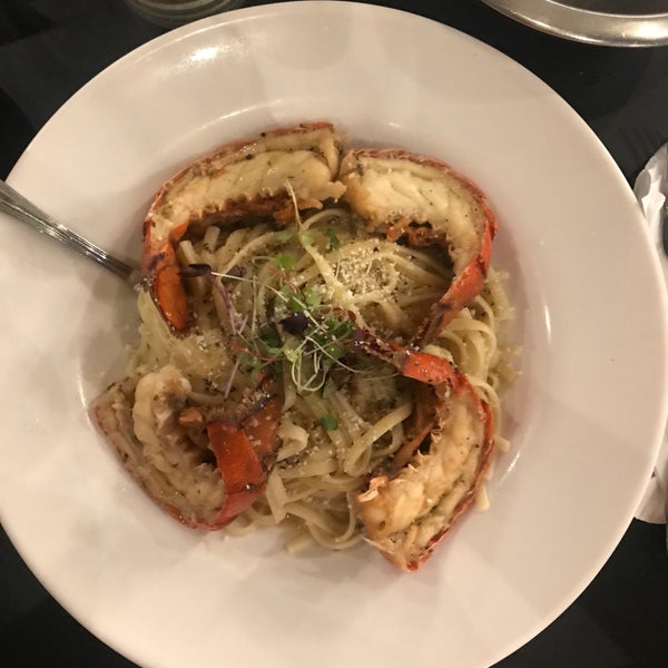 You feel really out of NY here.The lobster tail linguine was very good as so were the mussels (w rosemary & bacon sauce);the only con was that it took too long