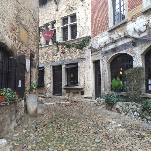 1/25/2015 tarihinde Romà J.ziyaretçi tarafından Hostellerie Du Vieux Perouges'de çekilen fotoğraf