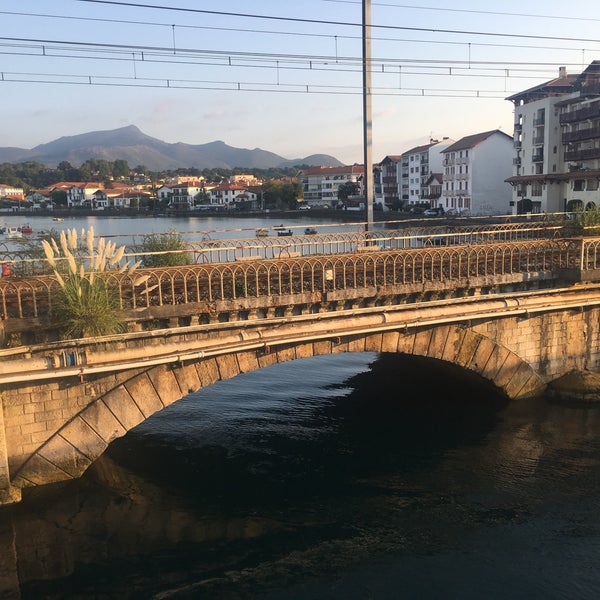 Photos à Gare SNCF de SaintJeandeLuz Ciboure Place de Verdun