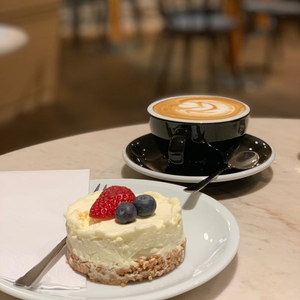 Foto diambil di Kaffee.Bar oleh Flava pada 3/5/2019