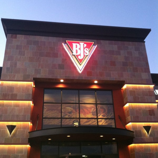 รูปภาพถ่ายที่ BJ&#39;s Restaurant &amp; Brewhouse โดย Diz N. เมื่อ 8/17/2013