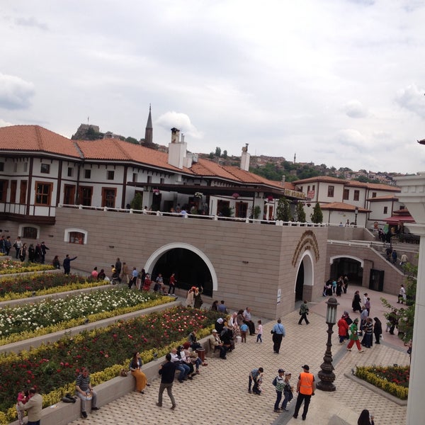 Photo taken at Everek Develi Osmanlı Mutfağı by Şeyda Z. on 5/21/2016