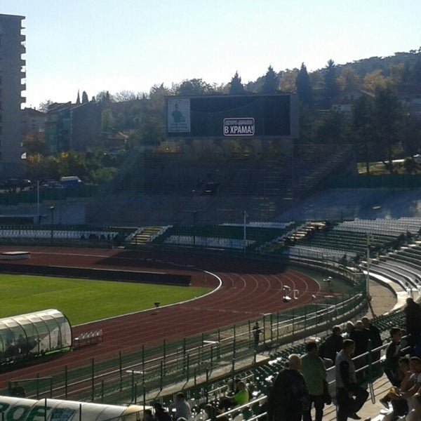 Das Foto wurde bei Стадион Берое (Beroe Stadium) von Raya S. am 11/9/2013 aufgenommen