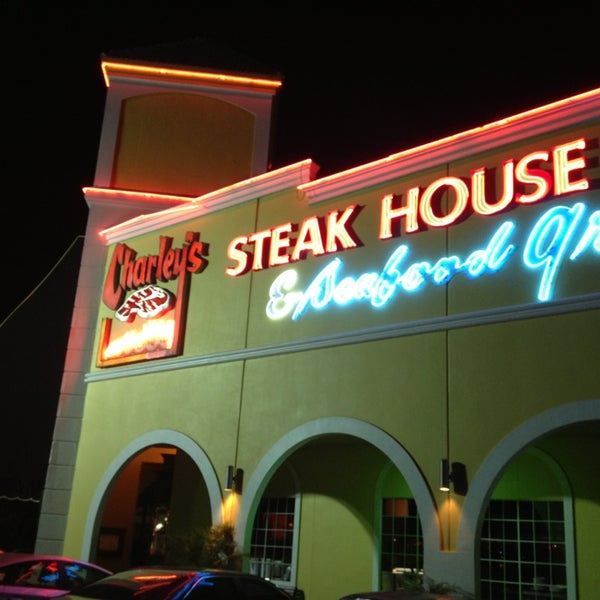 3/9/2013에 Danny Williams님이 Charley&#39;s Steak House &amp; Seafood Grille에서 찍은 사진