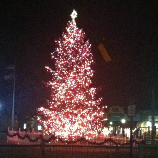 รูปภาพถ่ายที่ Johnstone Supply Lawrenceville โดย Lil&#39; K. เมื่อ 11/29/2012