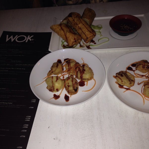 Foto tirada no(a) Wok &amp; Noodles por Jenni em 10/5/2014