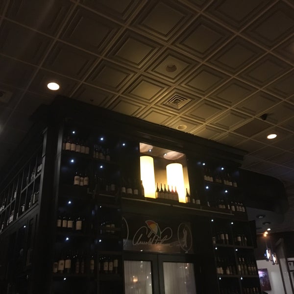 3/2/2017에 Ryadh B.님이 Vines Grille &amp; Wine Bar에서 찍은 사진