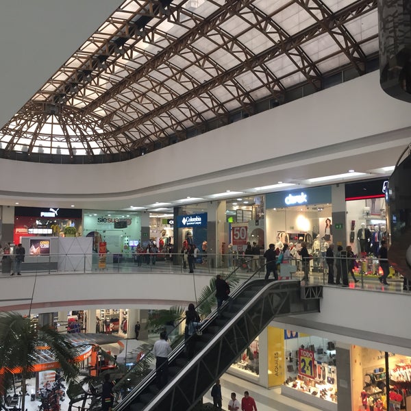 รูปภาพถ่ายที่ Centro Comercial Gran Estación โดย Jan Del Castillo เมื่อ 2/9/2018