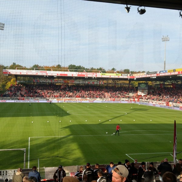 Photo taken at Stadion An der Alten Försterei by Matthias K. on 11/4/2017