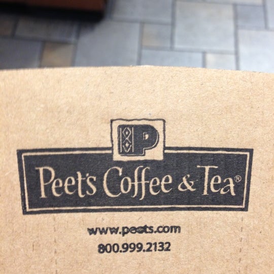 Foto scattata a Peet&#39;s Coffee &amp; Tea da Chris D. il 10/10/2012