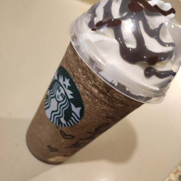 Das Foto wurde bei Starbucks von Milene R. am 10/9/2023 aufgenommen