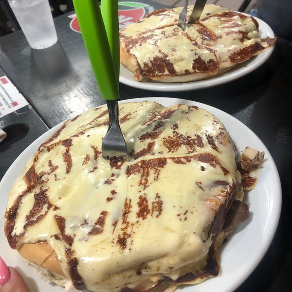 Julio Paris Xis Hamburgueria em Navegantes