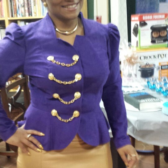 11/10/2013에 Elaine G.님이 Midtown Scholar Bookstore에서 찍은 사진