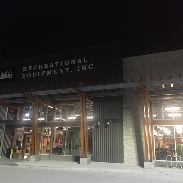 REI West Des Moines Store - West Des Moines, IA - Sporting Goods, Camping  Gear