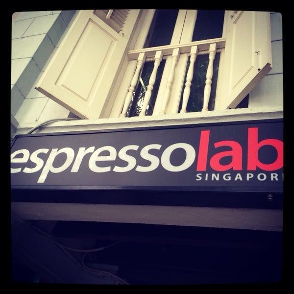 Photo taken at espressoLAB Singapore by Dj-Guzz P. on 1/17/2014