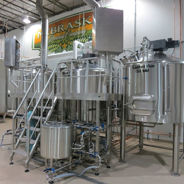2/3/2015 tarihinde Nebraska Brewing Company  Brewery &amp; Tap Roomziyaretçi tarafından Nebraska Brewing Company  Brewery &amp; Tap Room'de çekilen fotoğraf