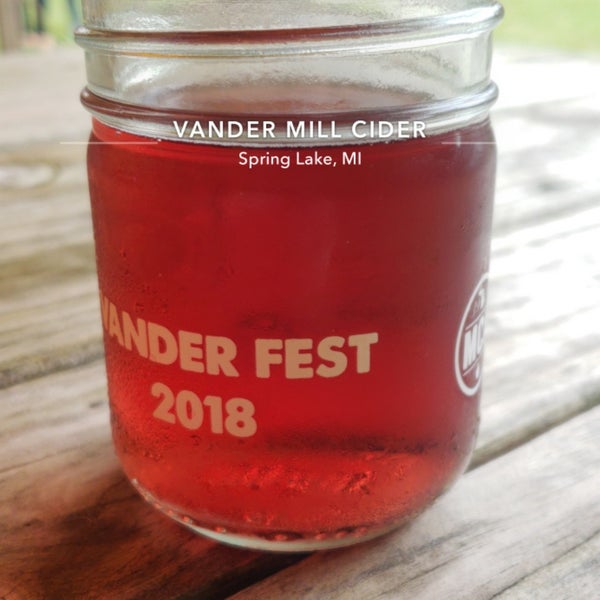 Das Foto wurde bei Vander Mill Cider von Jen B. am 10/6/2018 aufgenommen