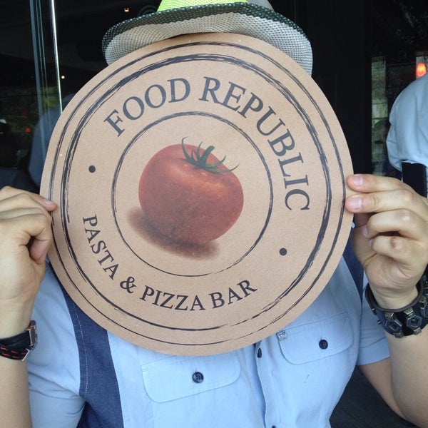 4/6/2014 tarihinde JC L.ziyaretçi tarafından Food Republic'de çekilen fotoğraf
