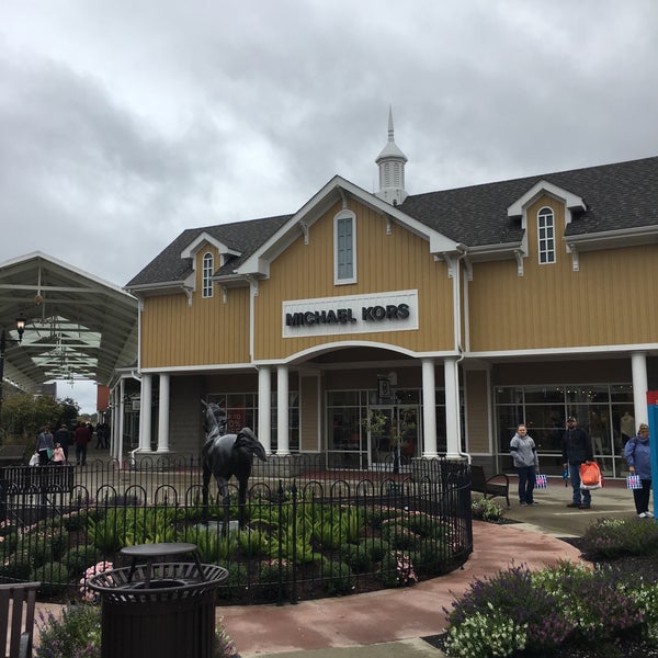 Photo taken at Tanger Outlets Pittsburgh by Mohammed J. on 10/3/2015