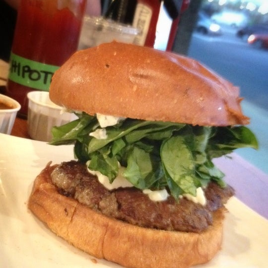 รูปภาพถ่ายที่ Liberty Burger โดย Nikki เมื่อ 9/19/2012